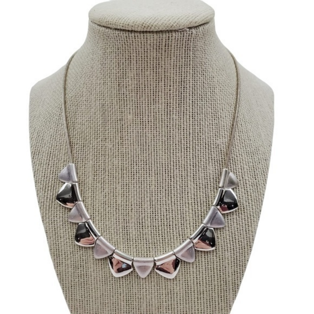 Kenneth Cole Necklace Silver‎ Tone Matte Arrow Stat